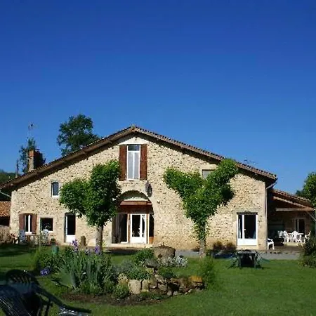 Spacieux A Avec Piscine Partagee Blaignac