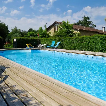 Spacieux A Avec Piscine Partagee Blaignac