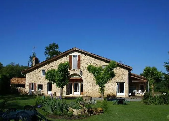 Spacieux à Avec Piscine Partagée Blaignac
